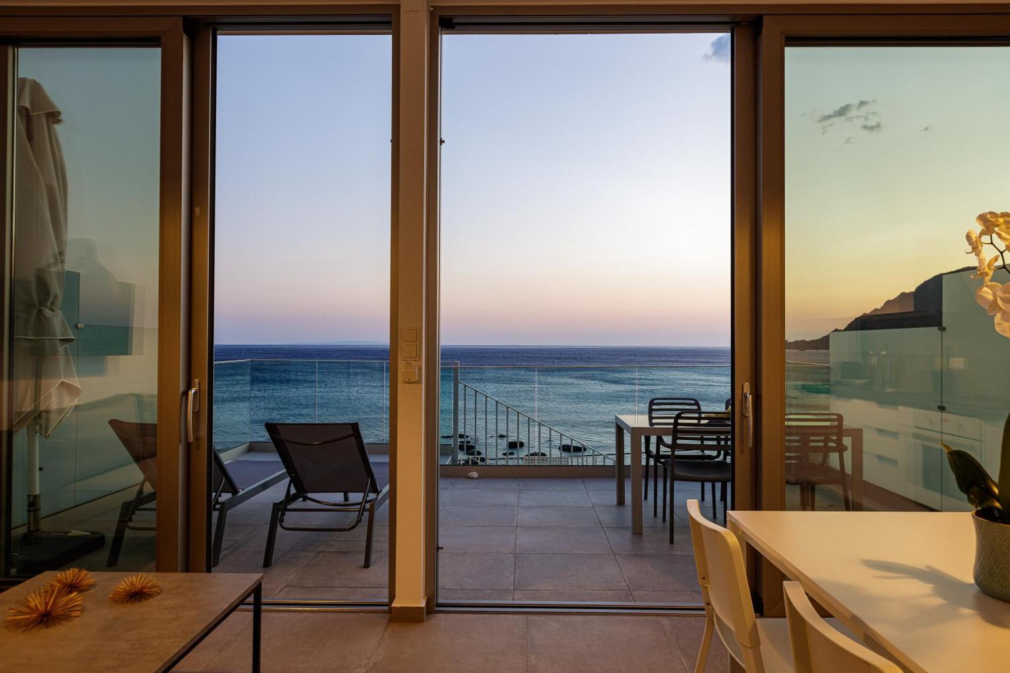Aelia Seascape Apartments Плакиас Экстерьер фото